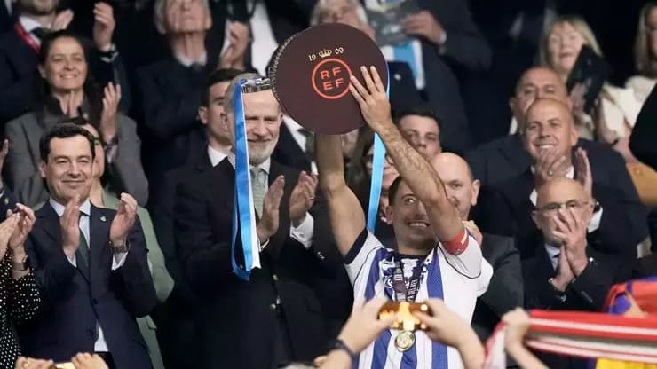 Real Sociedad Kral Kupası'nı Kaldırdı İspanya'da Zafere Ulaştı