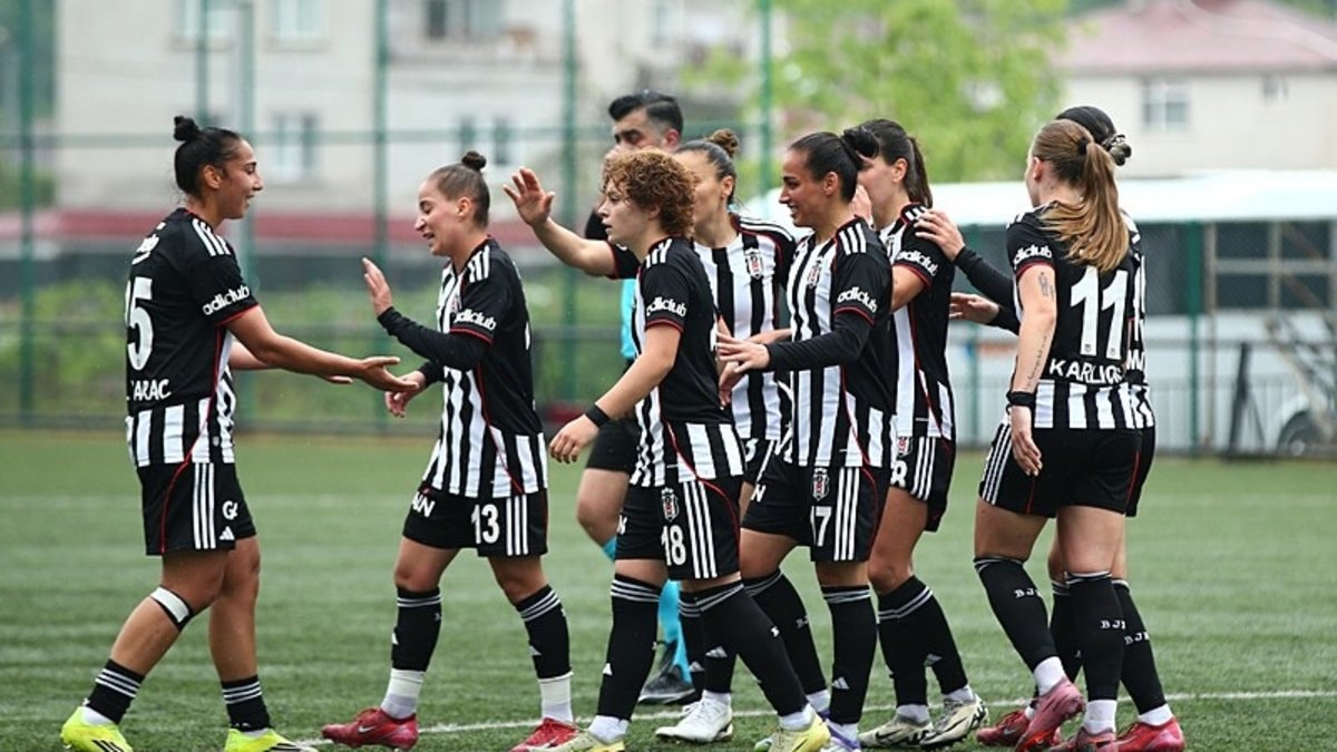 Beşiktaş'ta Teknik Direktör Arayışı Hız Kesmiyor, Kadın Futbol Takımı Sezonu Galibiyetle Tamamladı