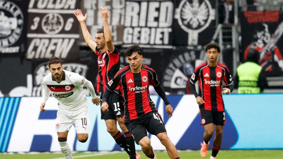 Galatasaray, Eintracht Frankfurt'un Genç Yıldızı İçin Milan ile Yarışıyor