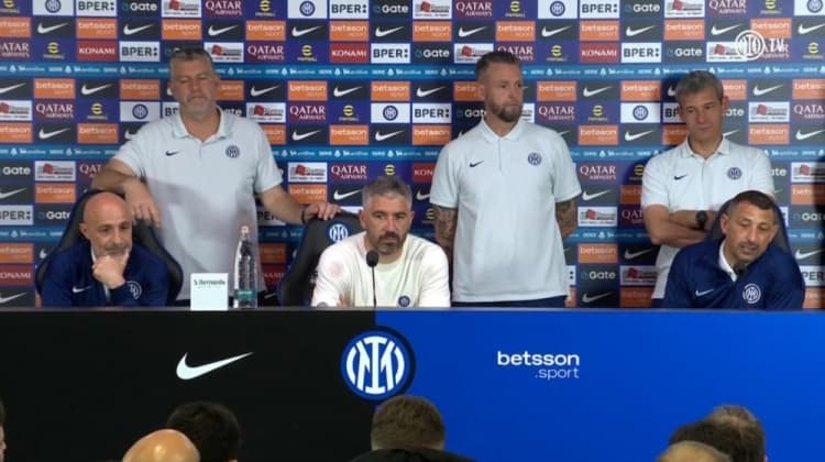 Kolarov: Chivu, Inter'de havayı değiştirdi ve şampiyonluk inancımız ilk günden tamdı