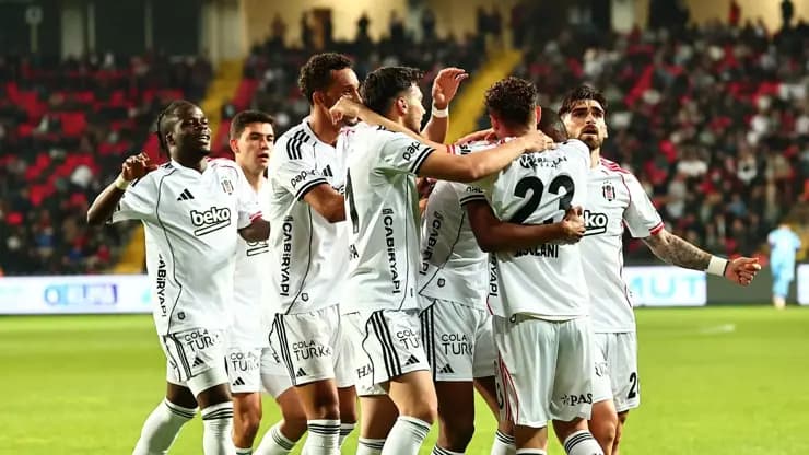Beşiktaş savunma hattı baştan kuruluyor