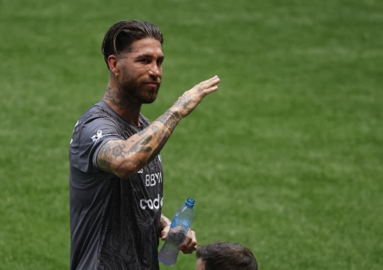 Marca'dan Şok İddia: Sergio Ramos, Sevilla'yı Satın Almak İçin Hissedarlarla Otelde Masaya Oturdu