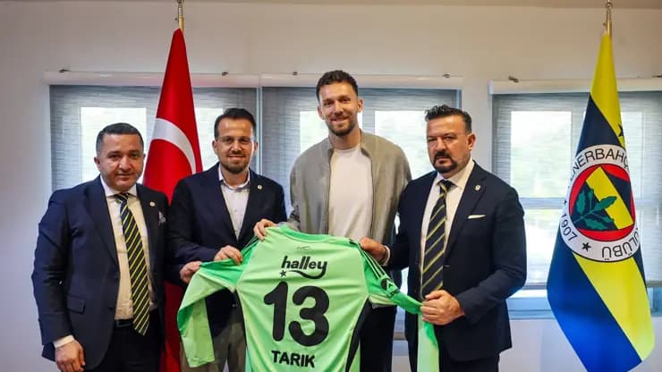 Tarık Çetin Fenerbahçe ile yola devam ediyor