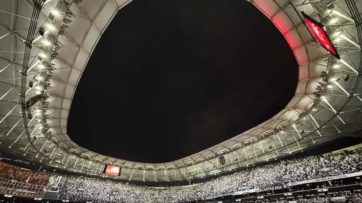 UEFA Avrupa Ligi Finali İstanbul'da: Havaalanları Dolup Taştı