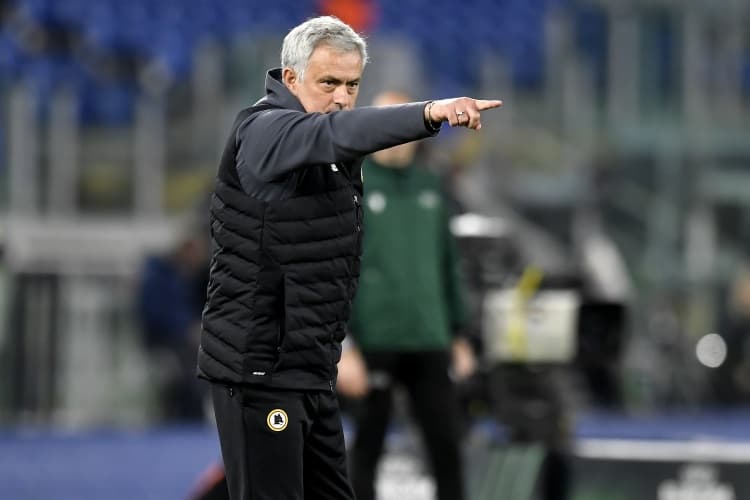 Real Madrid'de Mourinho bombası: İmza an meselesi, üç kurmayıyla geliyor!