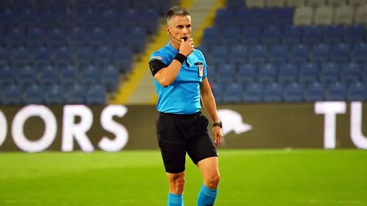 Kritik finalde VAR koltuğu Sarper Barış Saka'nın