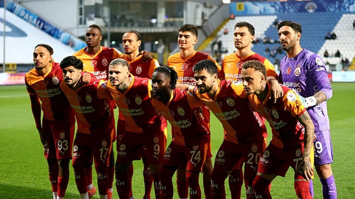 Galatasaray'da Takas Görüşmeleri Tıkandı: Başakşehir'le Genç Golcü Pazarlığı