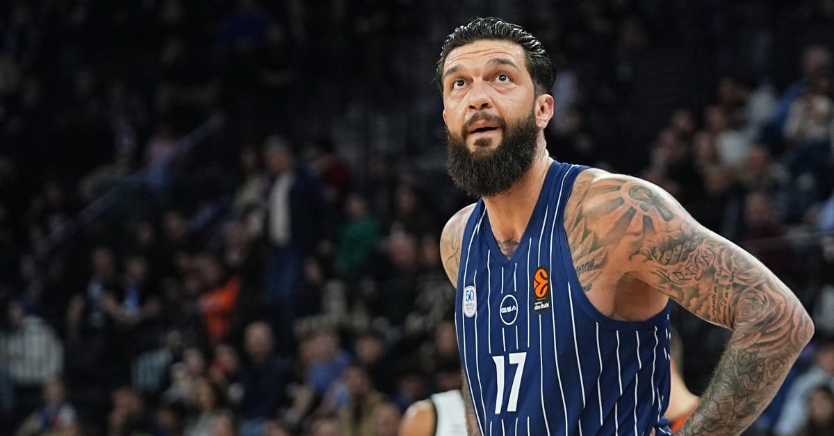 Anadolu Efes, Fransız Pivot Vincent Poirier ile Yollarını Ayırdı