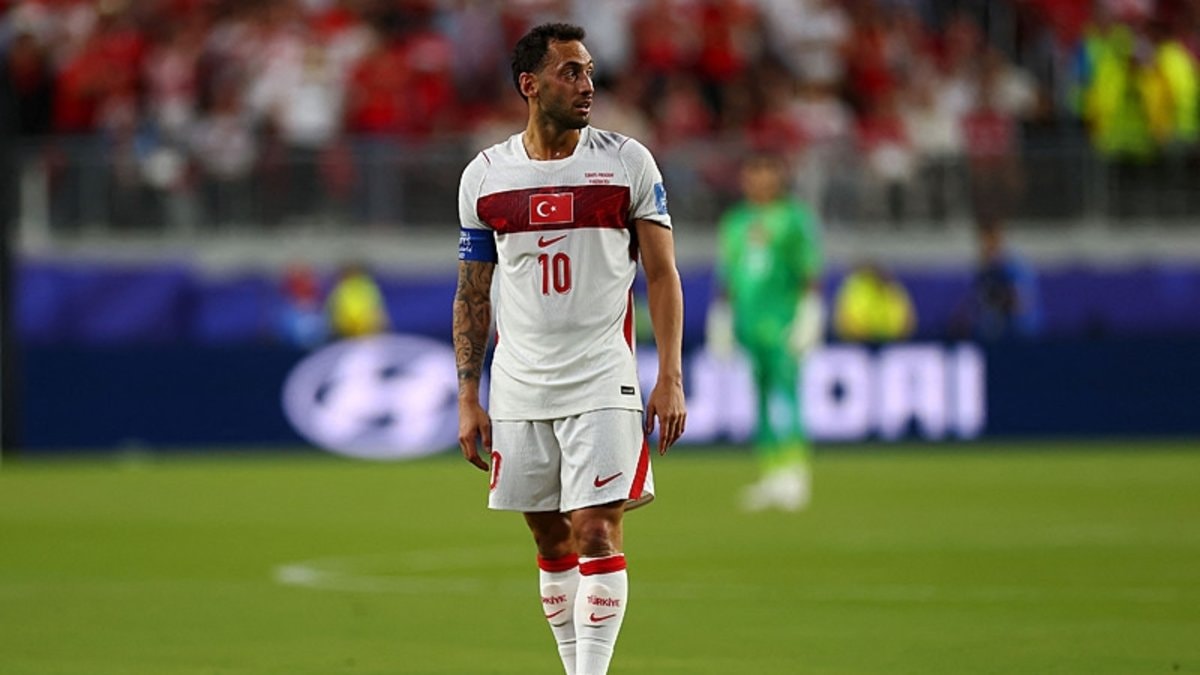 Inter'den Hakan Çalhanoğlu İçin Kritik Karar: Fenerbahçe'nin Umutları Etkilendi