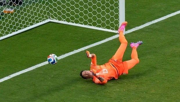Muslera'nın Hatası Uruguay'ı Dünya Kupası'na Veda Ettirdi