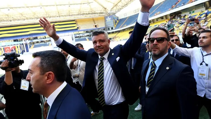 Sadettin Saran kongreden alkışlarla uğurlandı