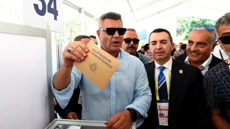 Fenerbahçe seçiminde Sadettin Saran sandık başında