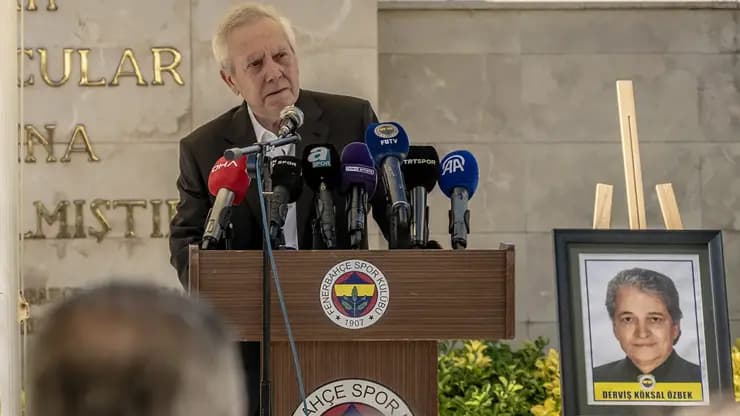 Aziz Yıldırım Köksal Özbek töreninde gözyaşlarına boğuldu