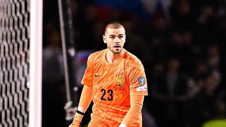 Süper Lig devi Lucas Chevalier'in peşinde