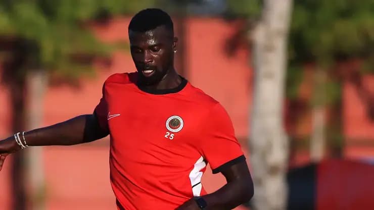 Süper Lig'de flaş ayrılık: Golcüyle yollar ayrıldı