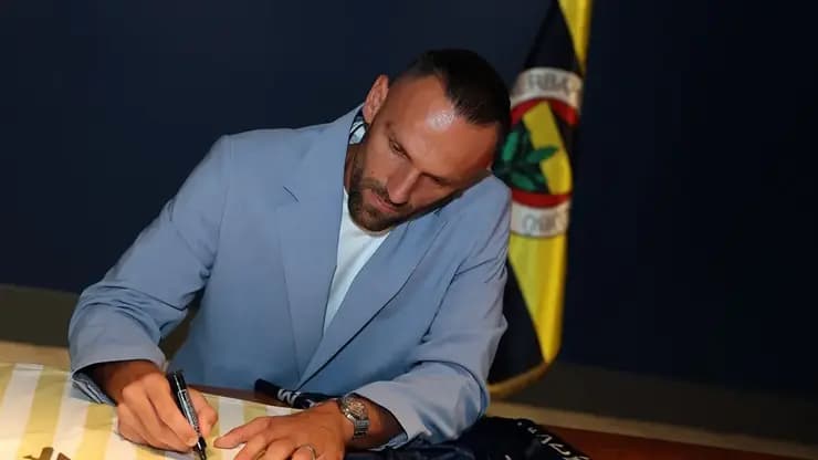 SON DAKİKA Vedat Muriqi Fenerbahçe'ye imza attı
