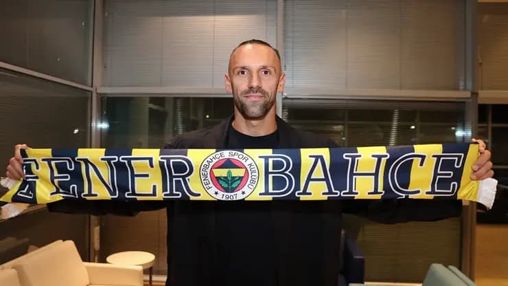Vedat Muriqi yeniden Fenerbahçe'de!