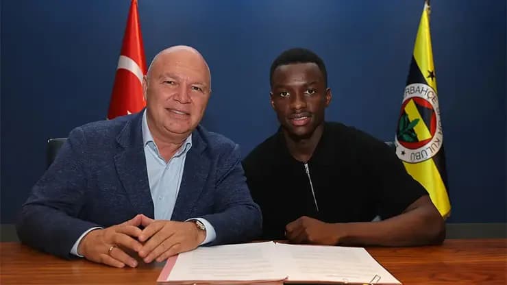 Fenerbahçe genç yıldız Amara Diouf'u 5 yıllığına bağladı