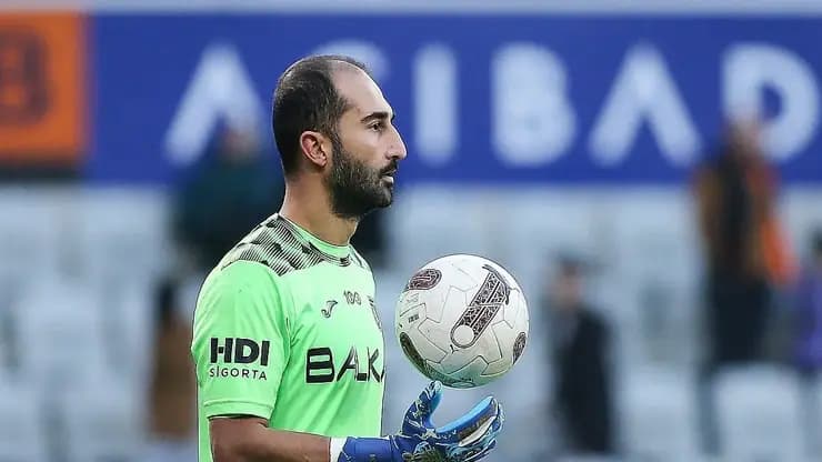 Volkan Babacan Başakşehir'de kaldı