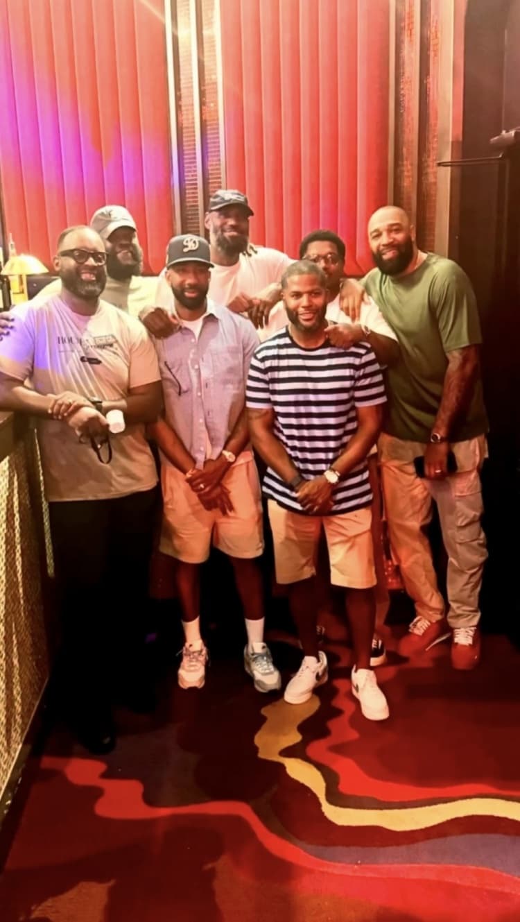 LeBron James, Akron'da eski dostlarıyla buluştu: Cavaliers GM Yardımcısı da kadrodaydı!