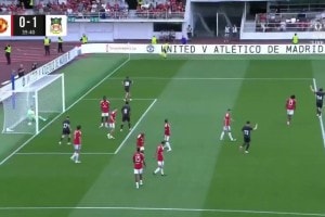 Wrexham'dan Manchester United'a Hazırlık Tokadı! Smith, %60 topla oynayan Kırmızı Şeytanlar'ı tek golle yıktı: 0-1.