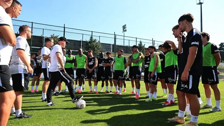 Beşiktaş'a yıldız şoku! Midtjylland maçı öncesi dev eksik