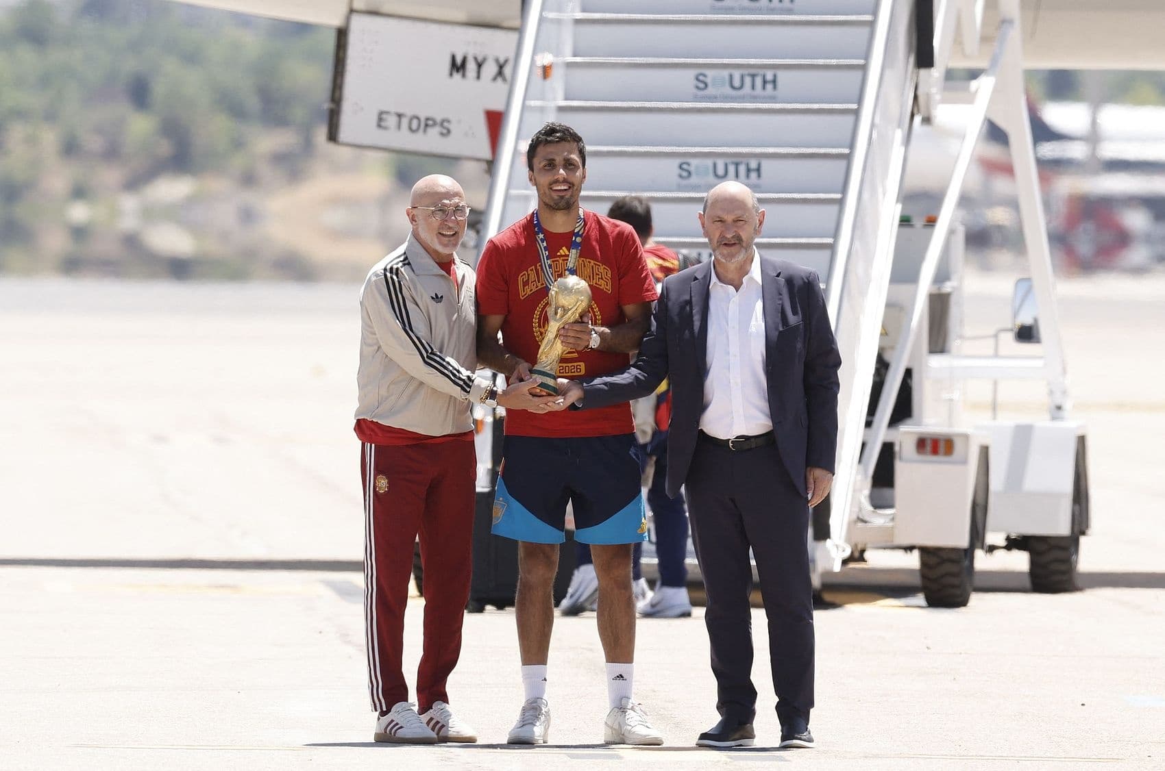 Real Madrid'den Rodri Bombası! 45 milyon euro + bonuslarla 2030'a kadar imza
