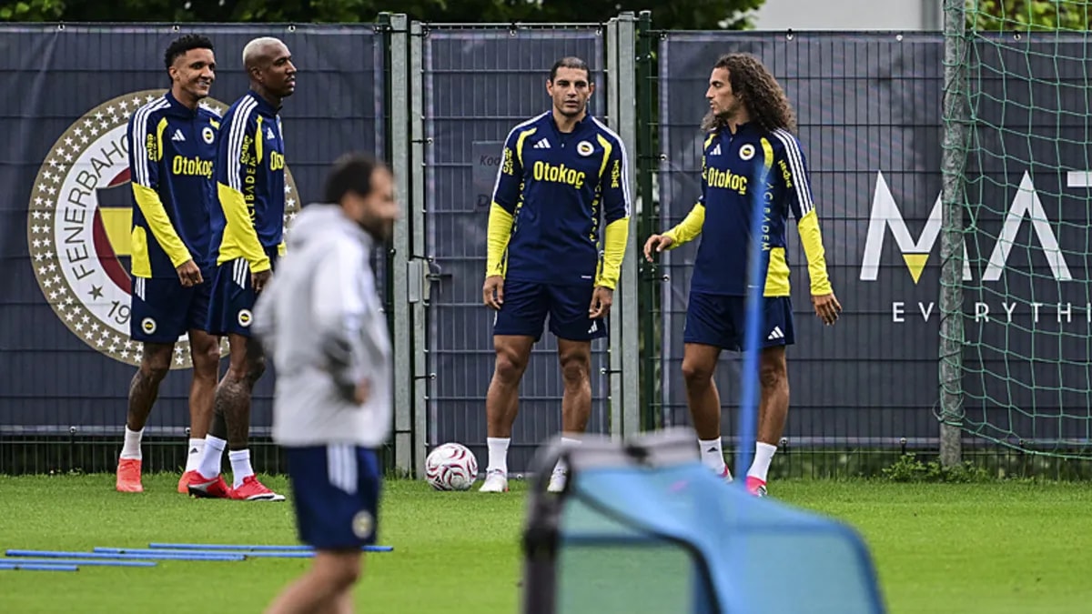 Fenerbahçe'den Bir Futbolcuya Ülkesinden Transfer Teklifi Geldi
