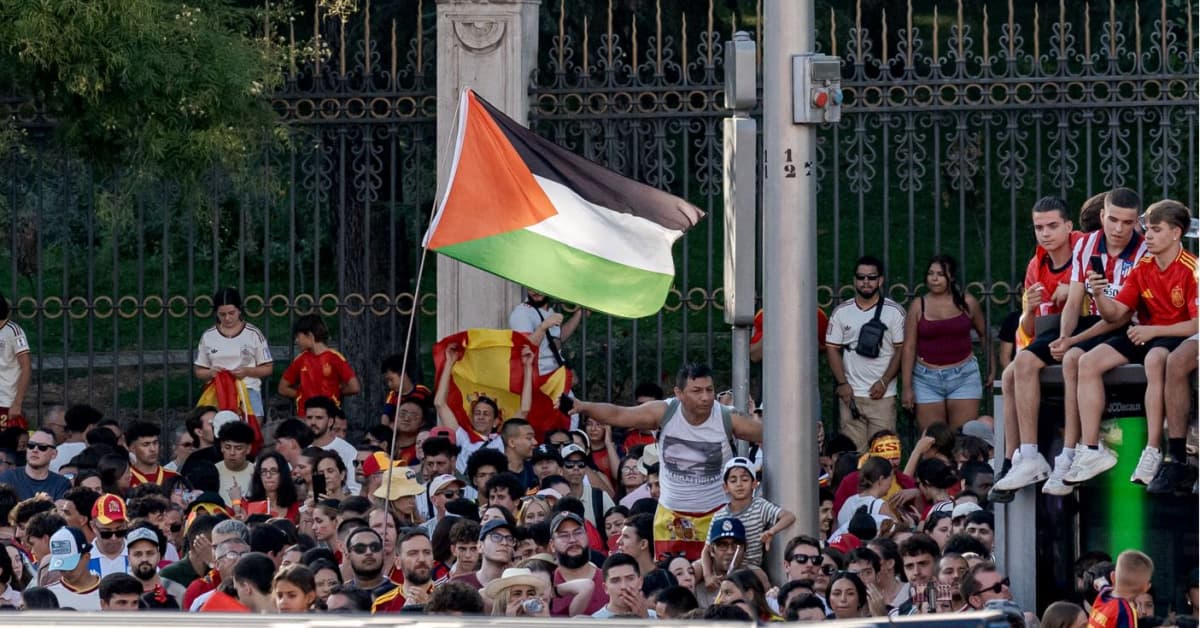 İspanya, 2026 Dünya Kupası Zaferini Madrid'de Filistin Bayraklarıyla Kutladı