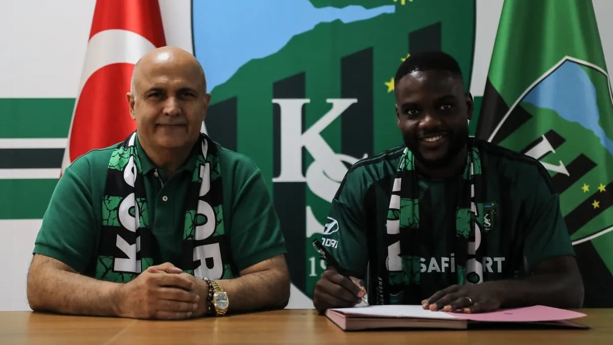 Kocaelispor, Show ile 3 Yıllık Sözleşme İmzalayarak Orta Sahayı Güçlendirdi
