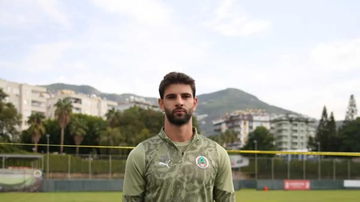 Fenerbahçe, Yerli Stoper Arayışında Süper Lig'den Bir İsme Yöneldi