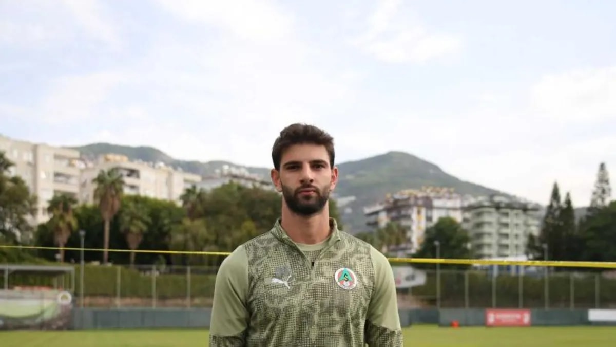 Fenerbahçe, Yerli Stoper Arayışında Süper Lig'den Bir İsme Yöneldi