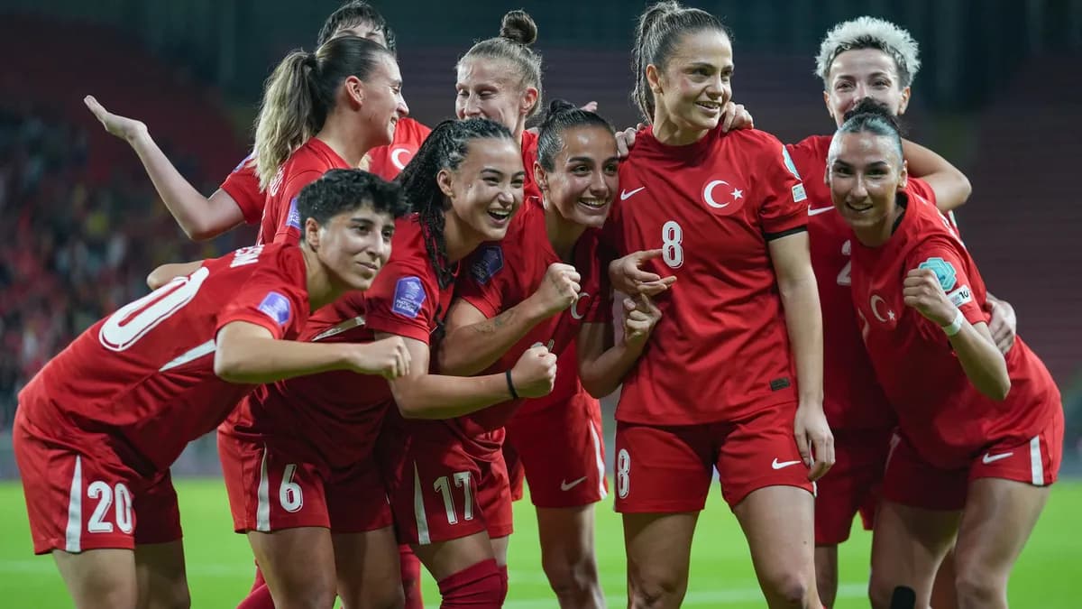 A Milli Kadın Futbol Takımı'nın Slovenya Maçı Pendik Stadı'nda; Erkek Milli Takımı'nda Son Durum ve Grup Performansı