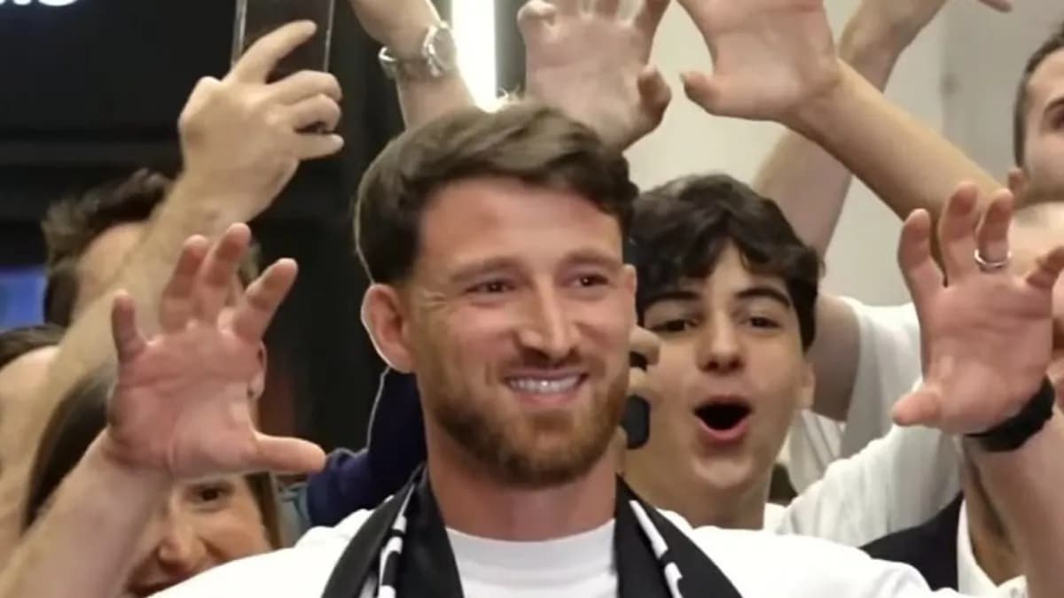 Salih Özcan Beşiktaş'a Geldi: "Sahada Savaşacağıma Söz Veriyorum"