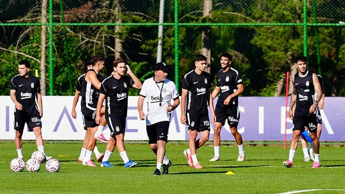 Beşiktaş'ın Slovakya Kamp Kadrosu Belli Oldu: Kökçü, Murillo ve Oh Dikkat Çekiyor