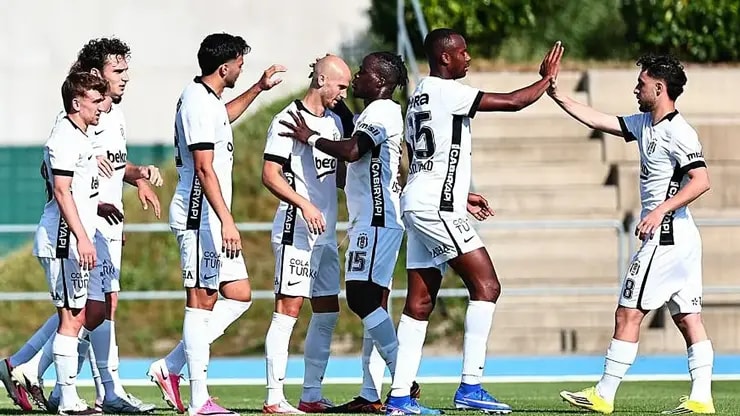 Kara Kartal ilk sınavında galip geldi
