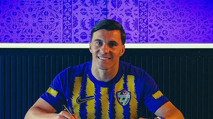 Konrad Michalak resmen Eyüpspor'da