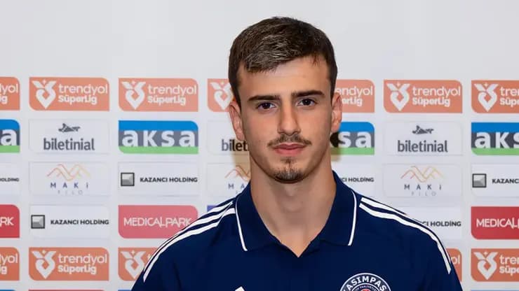 Sercan Deniz Kasımpaşa'ya imza attı