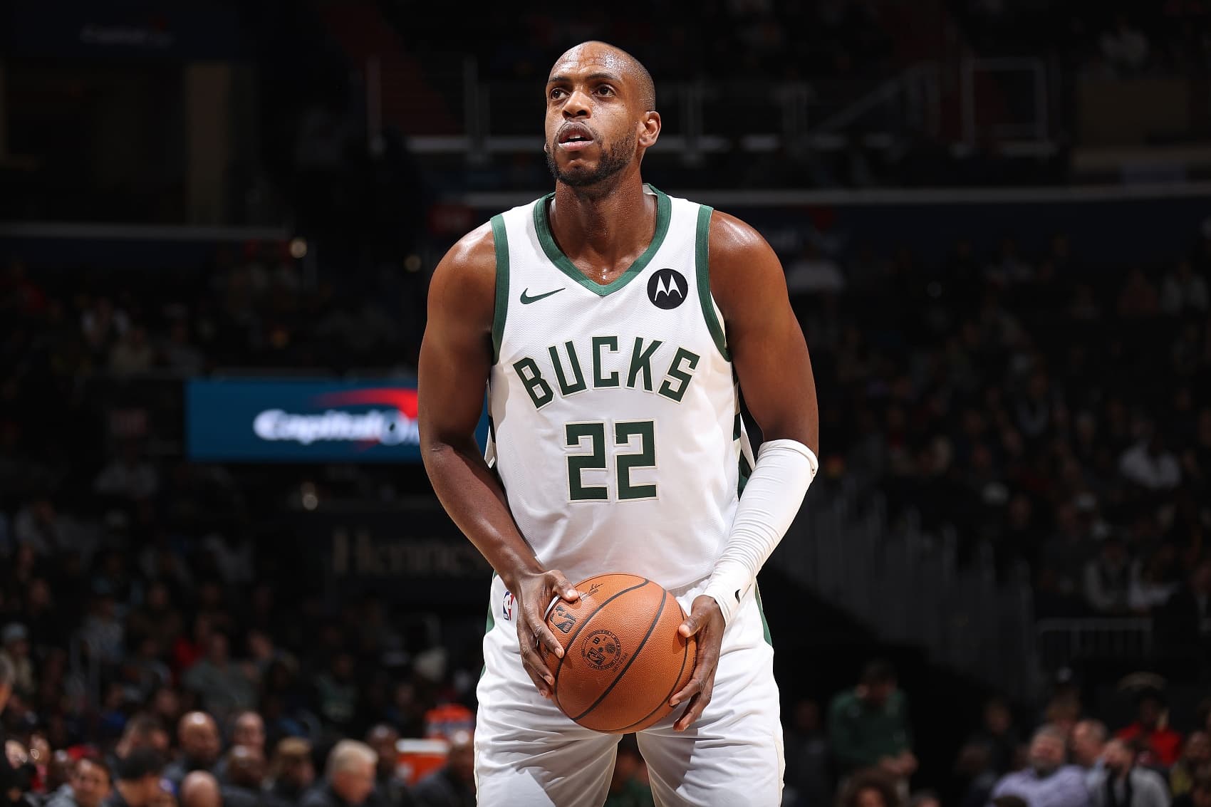 Khris Middleton'dan Bucks takası üzerine çarpıcı itiraf: 'Hem öfkeli hem mutlu, hem de hüzünlüyüm!'