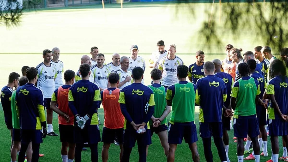 Fenerbahçe'de Şok Gelişme: Bir Oyuncu Sözleşme Feshi İçin Görüşme Talep Etti