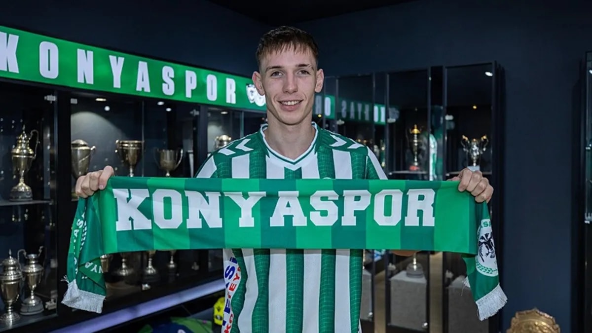 Konyaspor, Macar Orta Saha Rajmund Toth'u 4 Yıllığına Kadrosuna Kattı