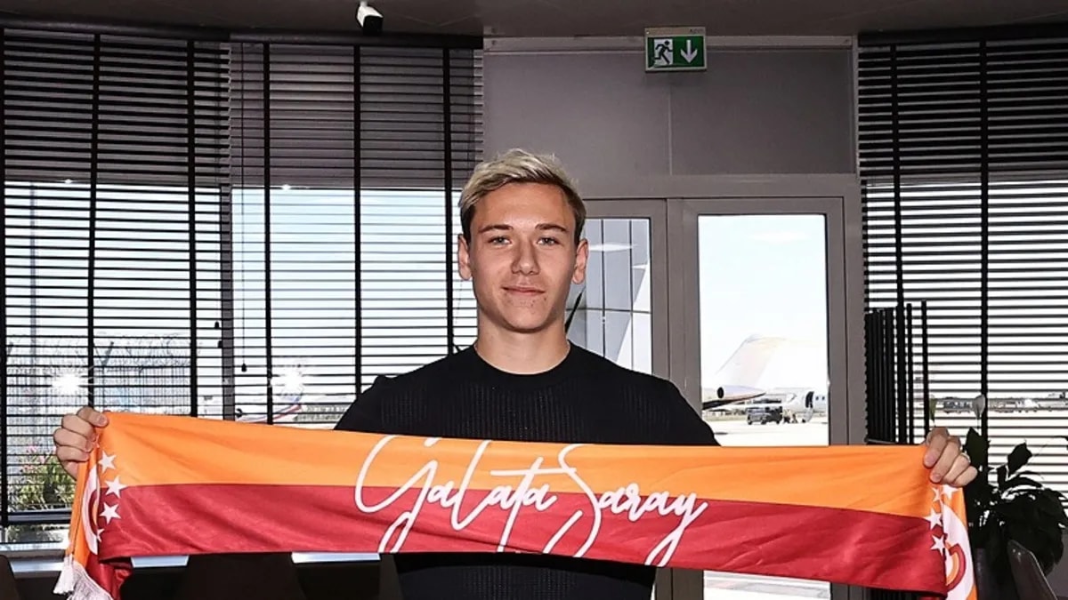 Galatasaray'da Okan Buruk'tan Aleksey Batrakov İçin Göztepe Maçı Kararı Netleşiyor