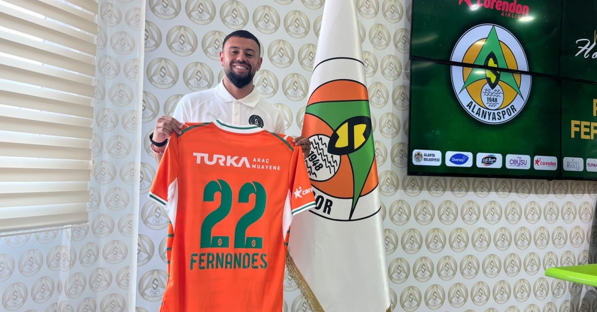 Alanyaspor, AEK'ten İspanyol Kanat Oyuncusu Paolo Fernandes'i Kiralık Kadrosuna Kattı