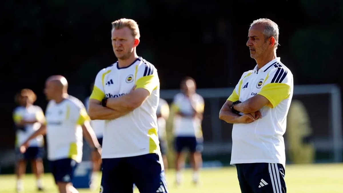 Fenerbahçe'de Kadro Planlaması: Bir Oyuncuya Ayrılık İzni Çıktı