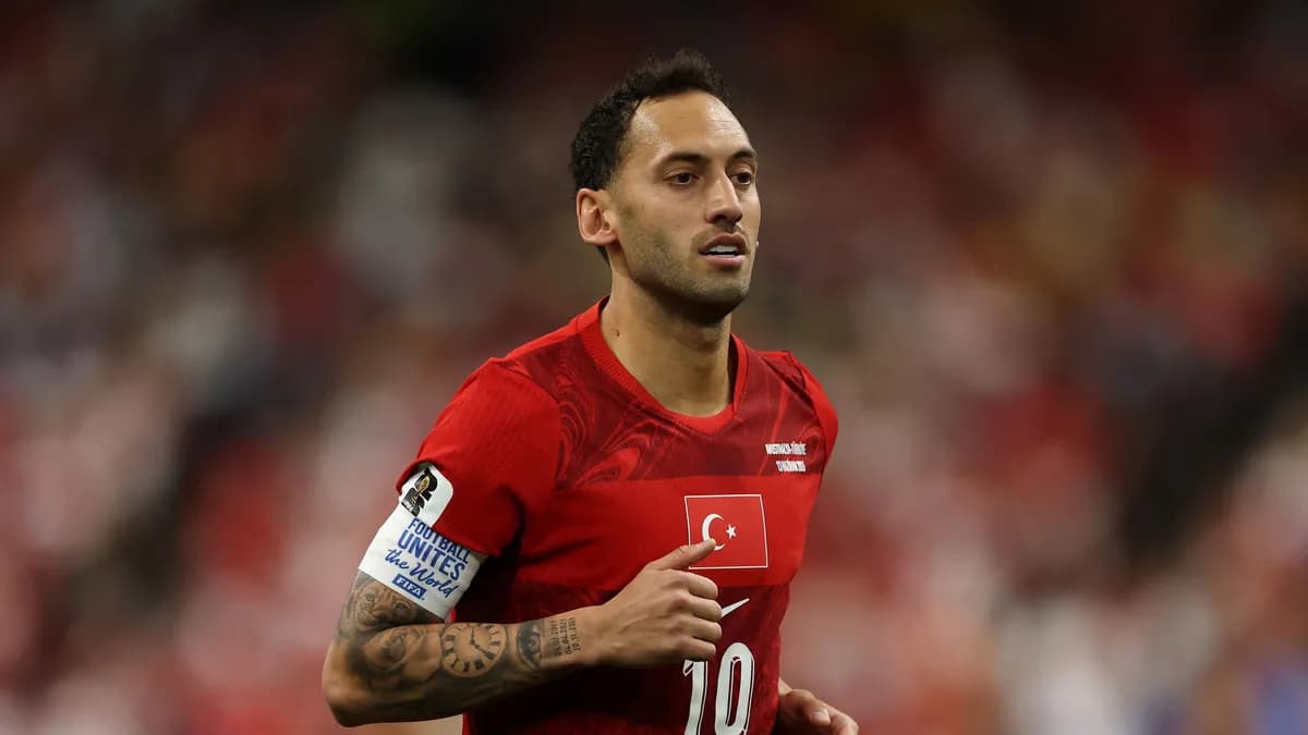 Milli Yıldız Hakan Çalhanoğlu'ndan Sakatlık Şoku: Uluslar Ligi Maçlarını Kaçırabilir