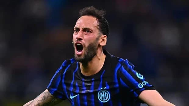 Hakan Çalhanoğlu Sürprizi: İtalya'da Ezeli Rakibin Gündeminde