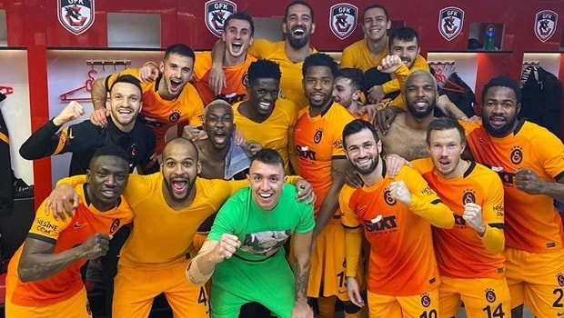Galatasaray'ın Eski Yıldızı Onyekuru, TFF 1. Lig Yolunda: Bursa İle Görüşmeler Başladı
