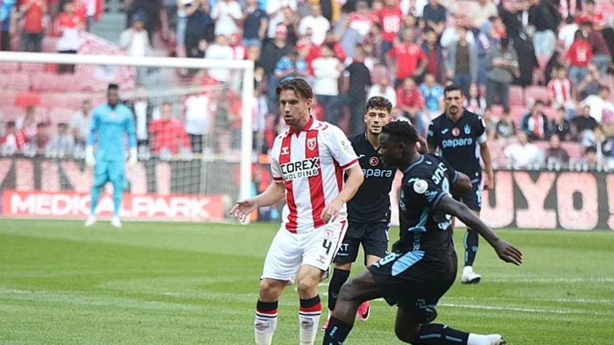 Trabzonspor Deplasmanda Samsunspor'u 3-0 Mağlup Etti, Melih Kabasakal Kırmızı Kart Gördü