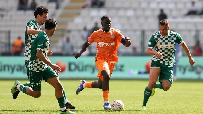 Konyaspor ve İstanbul Başakşehir Süper Lig'de Puanları Paylaştı