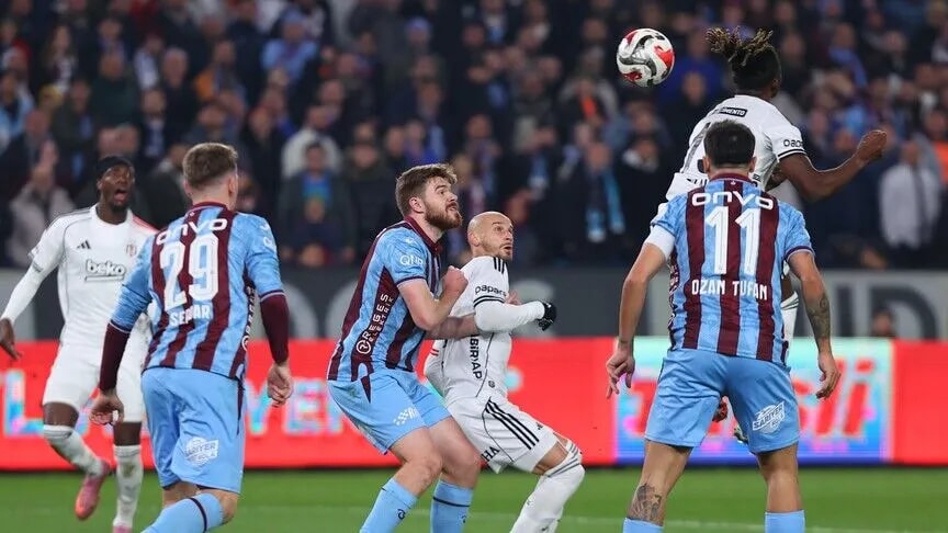 Trabzonspor-Beşiktaş Derbisi İçin Biletler Satışa Çıktı: Zirve Yarışı Kızışıyor